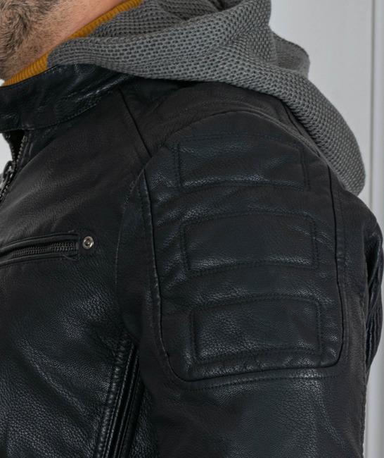 Мъжко зимно черно яке с качулка от еко кожа