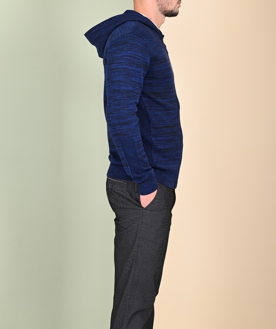 Мъжка плетена синя жилетка тип меланж с качулка
