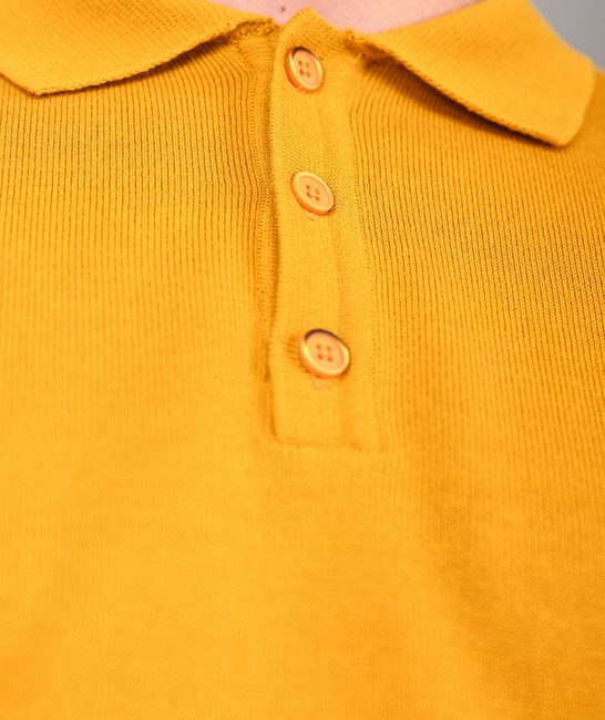 Мъжки плетен пуловер с три копчета цвят горчица