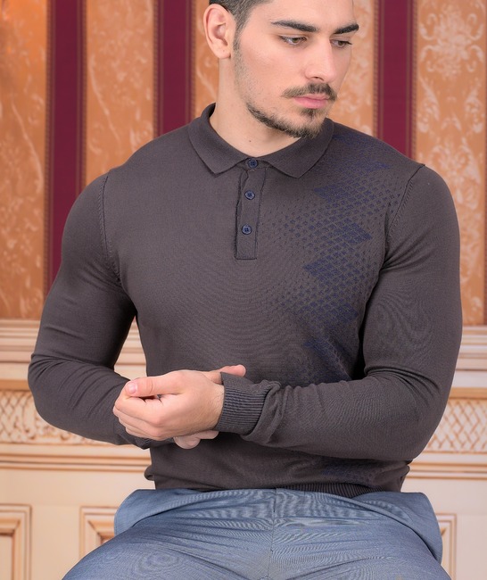 Мъжки кафяв елегантен пуловер с яка на квадрати