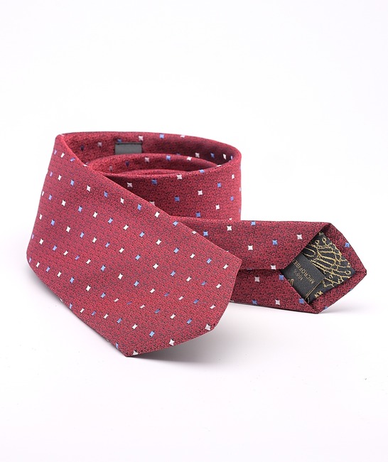 Стилна мъжка вратовръзка на малки квадратчета цвят бордо